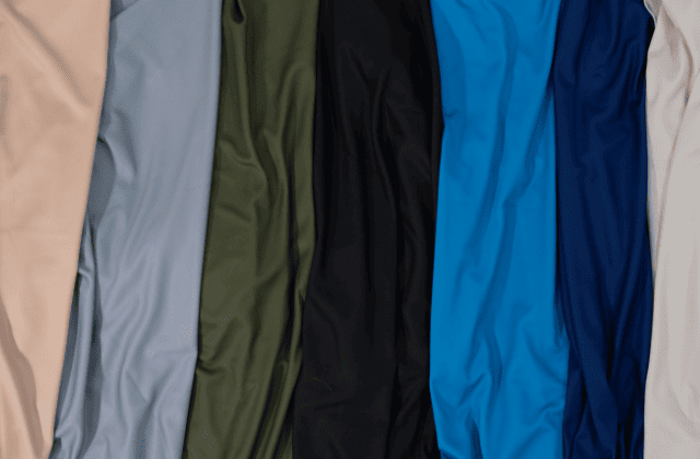 さまざまな色のアイスポンチョ